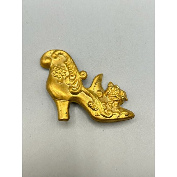 Vintage Victorian Style Shoe Heels Pin Brooch Brass Stamping with Floral Detail - Picture 6 of 7